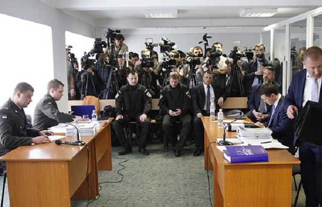 Суд по Януковичу перенесли: адвокаты беглого укатили в Москву