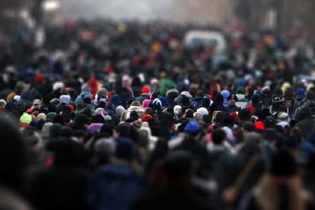 Сотни людей и неимоверная давка: в Чернигове толпа взяла штурмом секонд-хенд