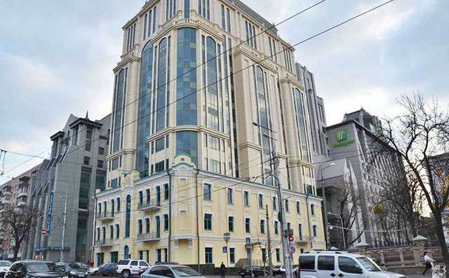 Суд арештував бізнес-центр у столиці. Відомий власник терміново продає об’єкт