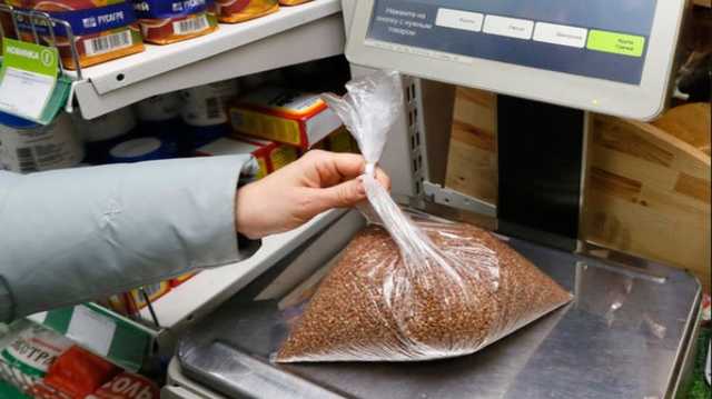 Гречка вместо мяса. Почему рост минимальной зарплаты и пенсий не делает украинцев богаче