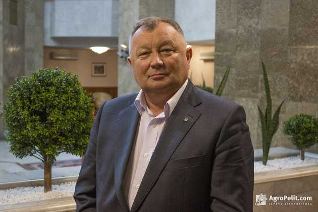 Як «8 фермерів» поділили всю державну землю