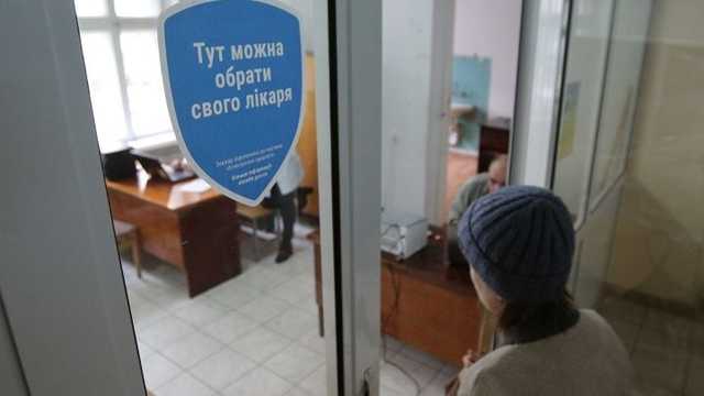 Не едут даже к больным детям. Врачи отказывают украинцам в визитах на дом