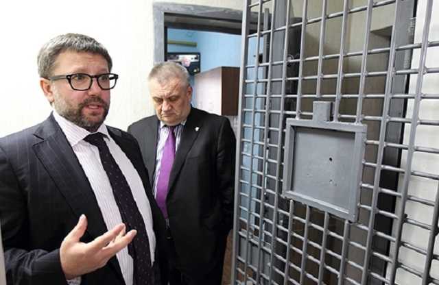 Условия похожи на пытку: как живут заключенные в киевском СИЗО