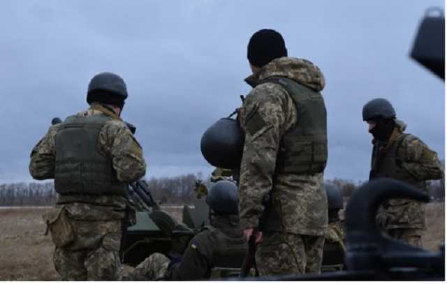 Доба на фронті: ворог здійснив 50 обстрілів позицій сил АТО