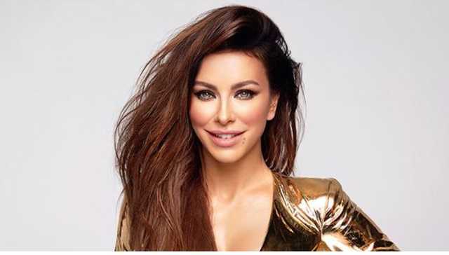 На Ани Лорак набросились во время концерта в России: видеофакт