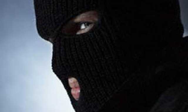 В Киеве на Троещине "Человек-паук" с ножом ограбил кредитную компанию