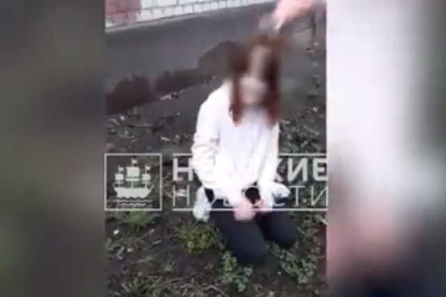 "Ты не выживешь!" В России школьницы жестко избили ногами 12-летнюю девочку
