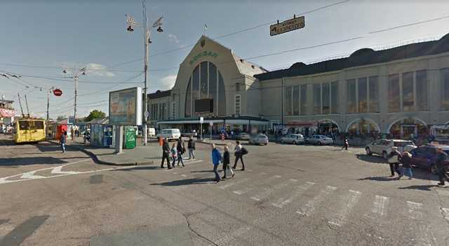 Душили двое: в Киеве на вокзале напали на женщину