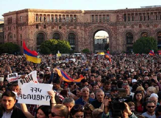 Три министра и два губернатора Армении подали в отставку