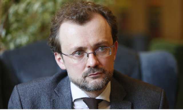 Кучеряшка в калошах замість міністерства