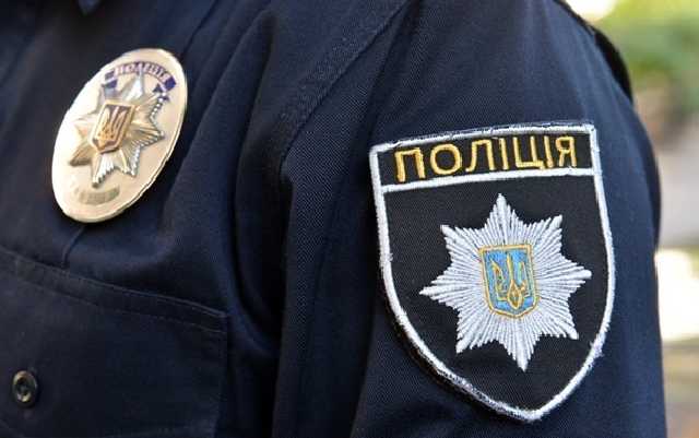 "Бился головой о стекло": в Николаеве подросток втянул в скандал патрульных