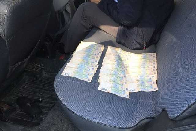 СБУ задержала работника суда, вымогавшего 15 тысяч