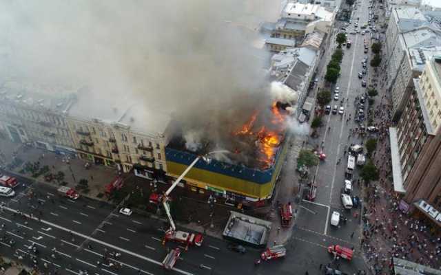 В центре Киева горит здание