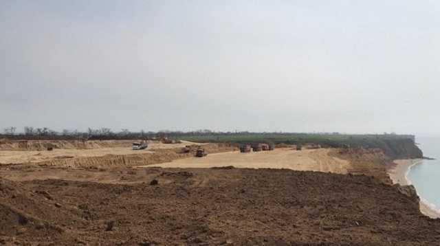 Убили: на фото показали, во что оккупанты превратили известный крымский пляж