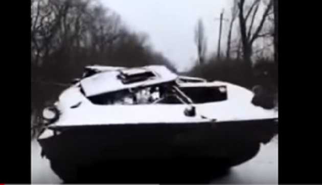 В сеть выложили видео разбитой колонны военных РФ, попавшей в засаду ВСУ