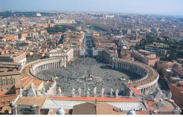 Казначей Ватикана предстанет перед судом по обвинению в домогательствах