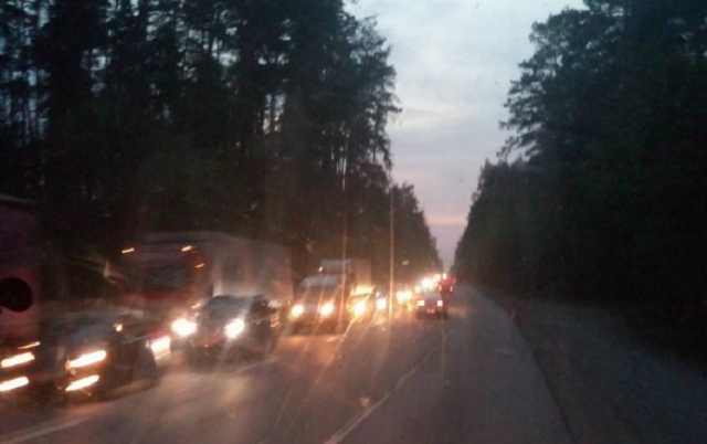 Після травневих: на в’їзді до Києва утворився кілометровий затор