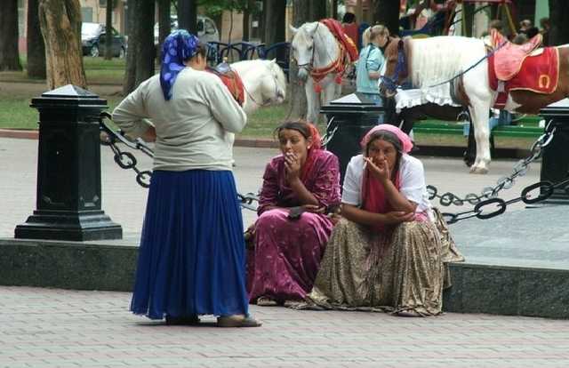 В Ужгороде многодетная ромка незаконно получила 49 000 гривен госпомощи