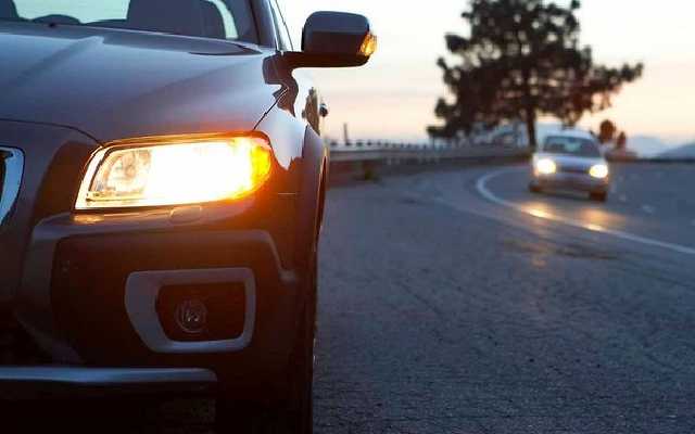 До уваги водіїв: від сьогодні вступає новий режим пересування на дорогах