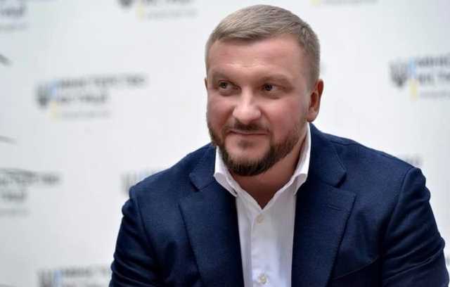 Министр Петренко в апреле заработал 60 тыс. грн