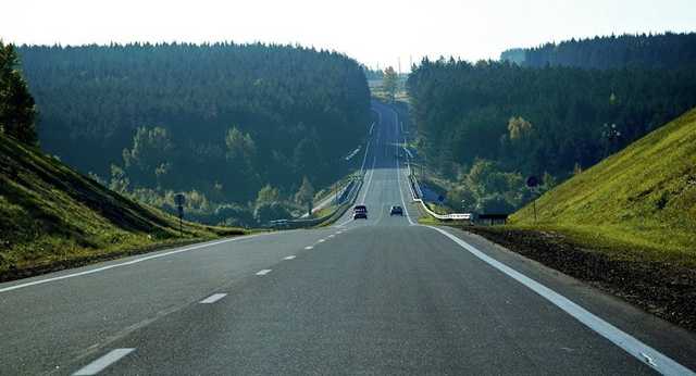 "Укравтодор" закрывает по всей стране трассы для тяжелых фур из-за сильной жары