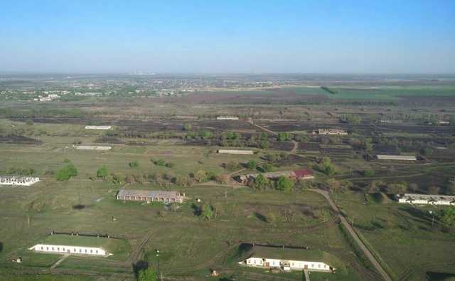 В Балаклее пешие патрули обследуют военный арсенал, где был пожар и взрывы