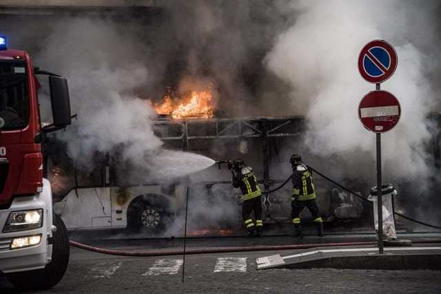 В Риме взорвался пассажирский автобус: фото и видео ЧП