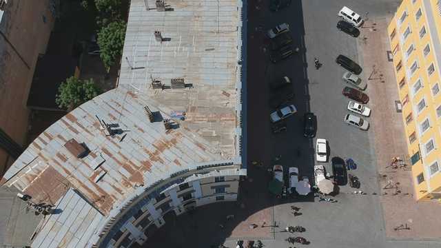 В Одессе засняли нудиста на крыше дома