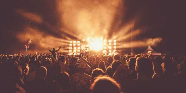 Российские звезды начали прибывать в "Л/ДНР": кого ждут