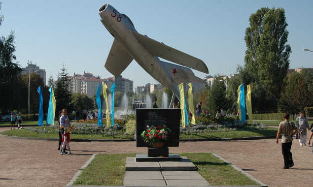 Чиновника Киевской облгосадминистрации подозревают в растрате 7 млн гривен при капремонте парка в Броварах