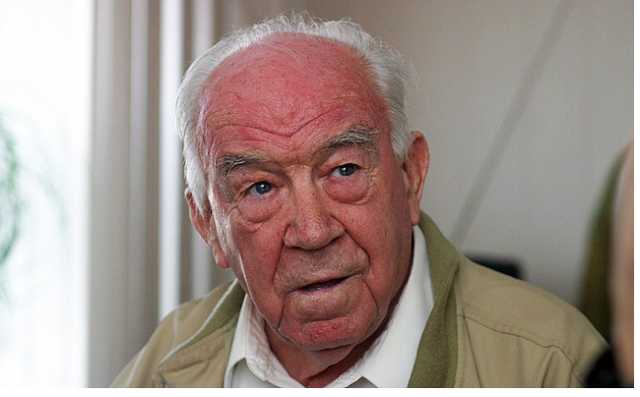 У Порошенка просять присвоїти Героя України провіднику ОУН на Донбасі