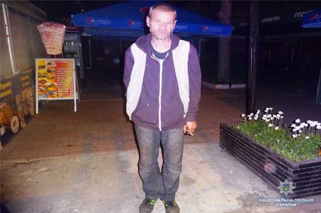 В столичном Гидропарке посетители кафе устроили драку на ножах