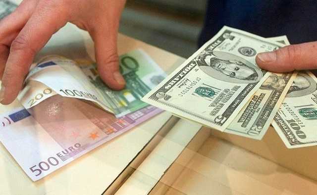 На рынке валют аномалия: украинцам посоветовали готовиться к резкой перемене курса