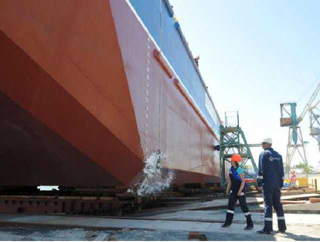 Миколаївські суднобудівники спустили на воду 100-метрового морського гіганта