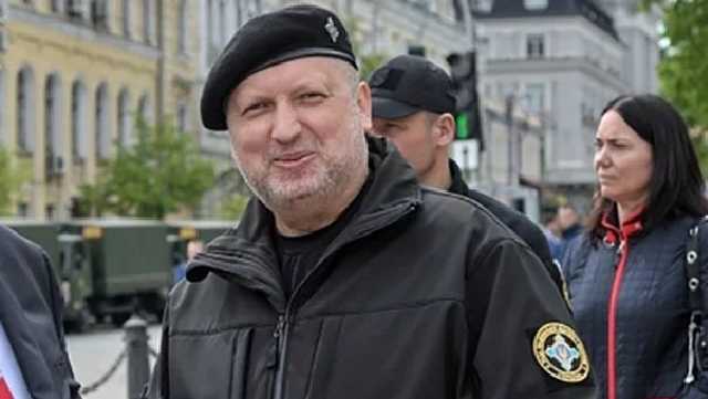 Сколько зарабатывает Турчинов: назван размер зарплаты на апрель