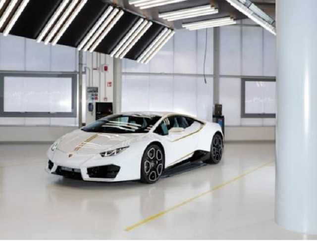 Lamborghini Папы Римского продали на аукционе за 715 тысяч евро