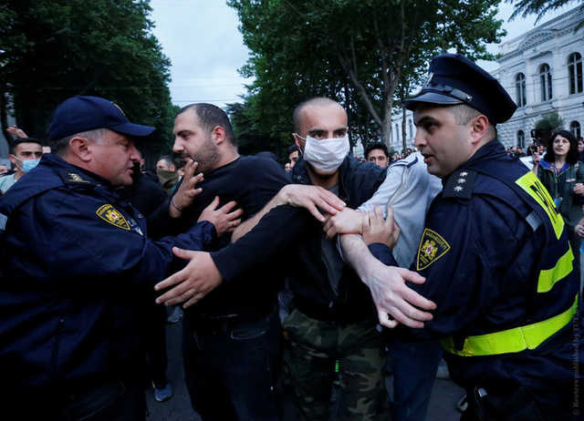 "Наркомайдан" в Тбилиси завершился после извинений полиции