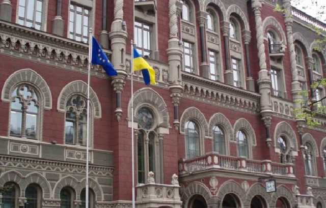 Украинцы переходят с наличных на карты — НБУ