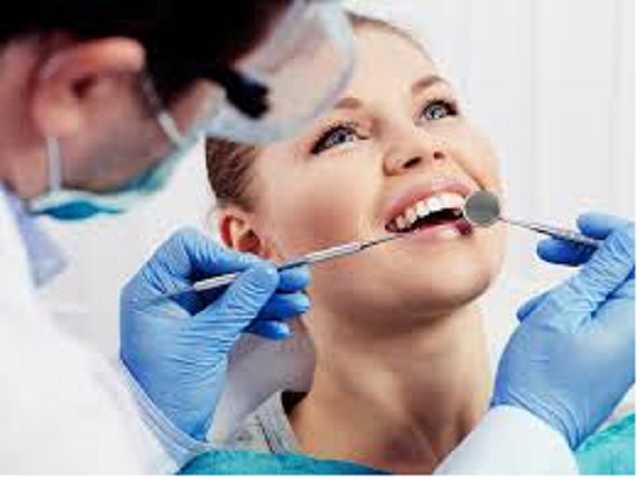 Стоматологический скандал в Днепре: 300 бесплатных врачей хотят лишить работы