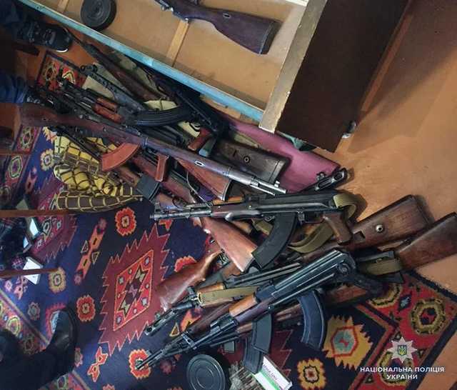 В Запорожье СБУ задержала торговцев оружием и изъяла большой арсенал