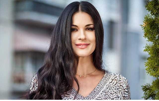 "Жуткие боли в животе": известная украинская телеведущая попала в больницу