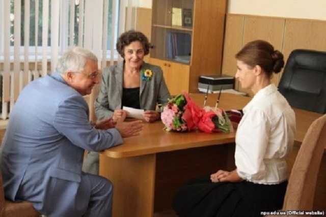 Порошенко присвоил сестре своей жены звание "Заслуженный деятель науки и техники"