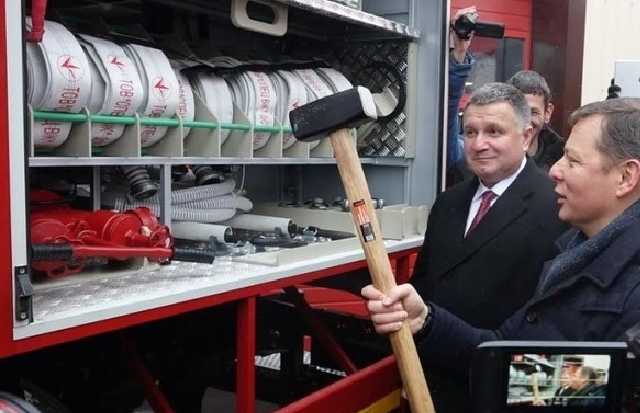 Аваков закупил у депутата Ляшко пожарных машин на полмиллиарда
