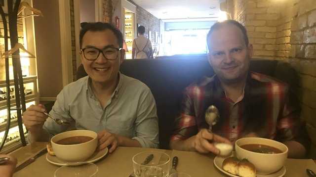 Цены, танки и девушки. Чем Киев удивляет иностранцев в преддверии финала ЛЧ