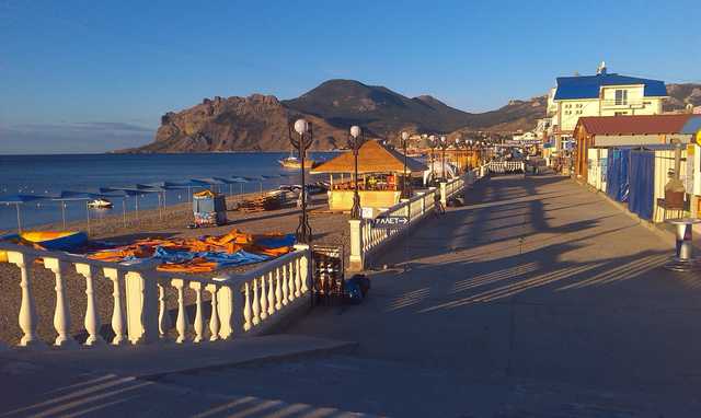 Выросло количество туристов в Коктебеле. Их уже четверо