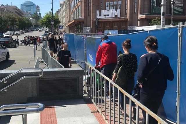 Киевлян унизили фан-зоной в центре города