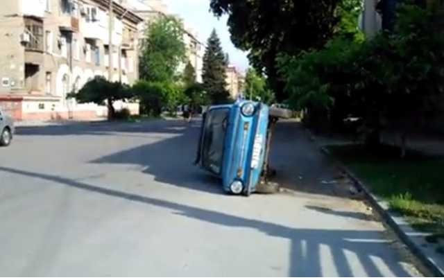 В Запорожье горожане заметили странный автомобиль