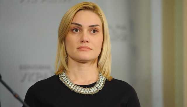 Татьяна Острикова пришла в Раду с сумкой стоимостью $2 тысячи