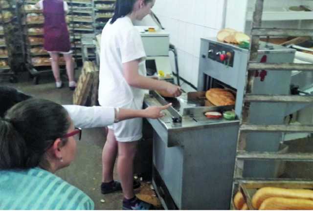 Недовольный зарплатой работник хлебозавода подкладывал в хлеб смертельные «сюрпризы»