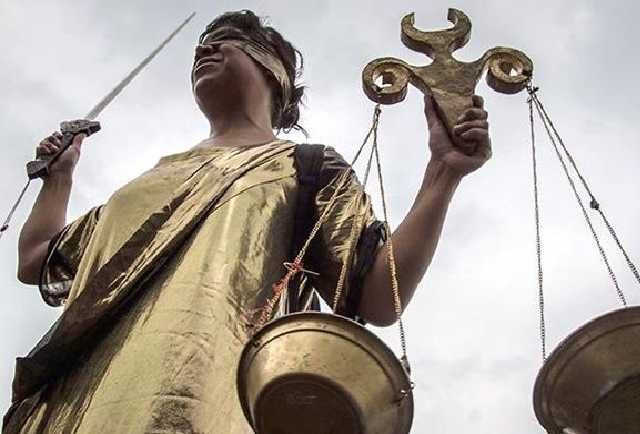 У Порошенко не сдаются: Рада отложила создание Антикоррупционного суда